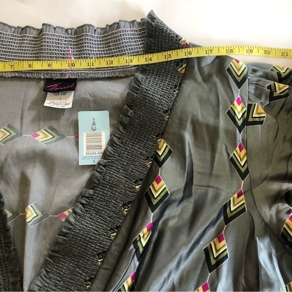 Torrid Grey Smoked V-Neck Short Sleeves Geometric Print Babydoll Tunic Size 3 - Picture 12 of 13